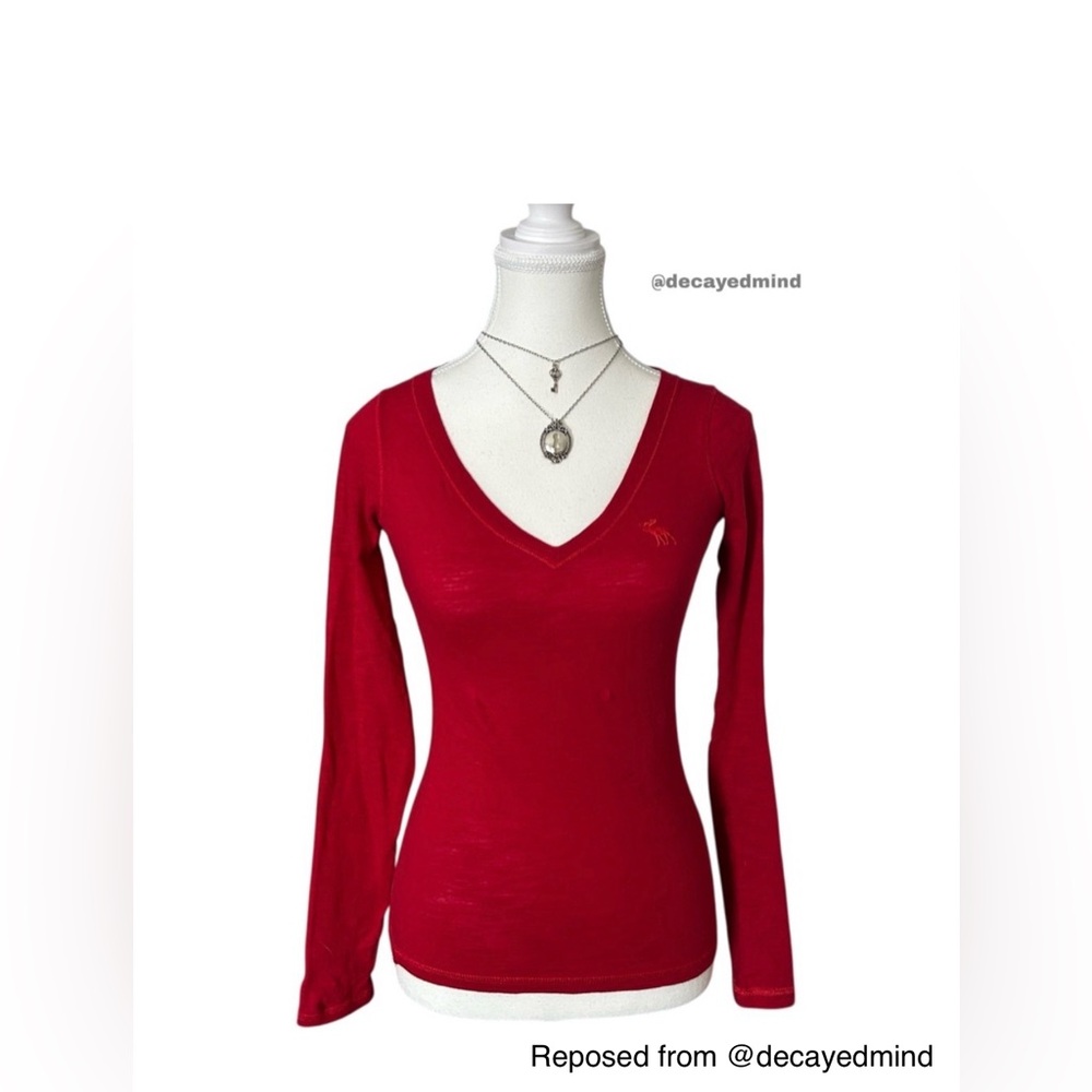 🌹5 for $50🌹Y2K “Abercrombie & Fitch” Basic Red V-Neck Long Sleeve Top